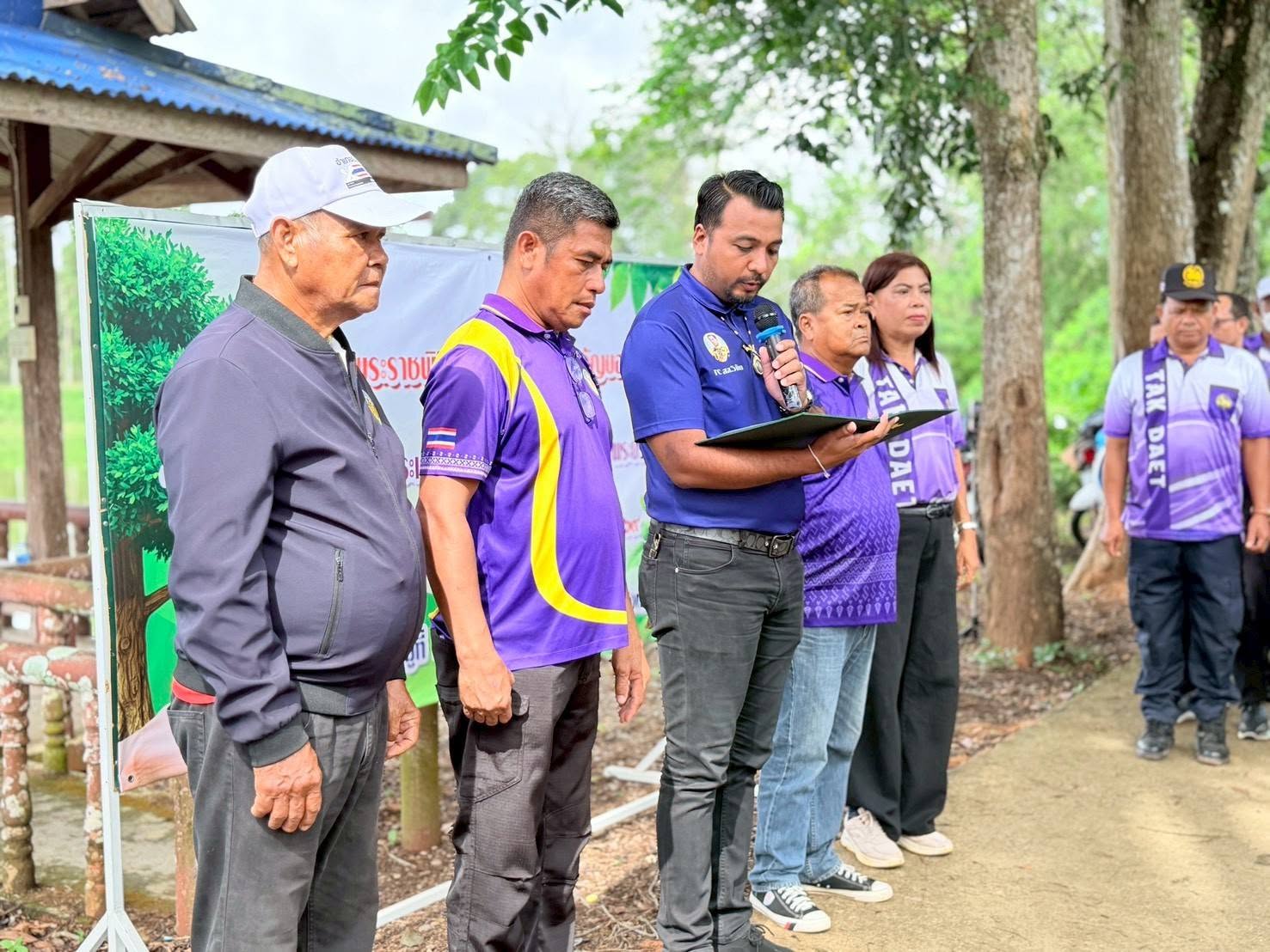 องค์การบริหารส่วนตำบลตากเเดดจัดกิจกรรมปลูกต้นไม้พื้นที่สระหนองหลวง  ถวายเป็นพระราชกุศลเนื่องในวันเฉลิมพระชนมพรรษา สมเด็จพระนางเจ้าฯ พระบรมราชินี
🪴 วันที่ 4 มิถุนายน 2569 เวลา 09.00 น. ณ พื้นที่สระหนองหลวง หมู่ที่ 2 ตำบลตากเเดด อำเภอเมืองชุมพร จังหวัดชุมพร นายไตรรงค์ ชั่งสัจจา นายกองค์การบริหารส่วนตำบลตากเเดด พร้อมด้วยคณะผู้บริหาร พนักงาน ข้าราชการ ผู้นำท้องถิ่นและผู้นำท้องที่ นักเรียนโรงเรียนผู้สูงอายุ และประชาชนจิตอาสา ร่วมกิจกรรมปลูกต้นไม้พื้นที่สระหนองหลวง เนื่องในวันเฉลิมพระชนมพรรษา 4 รอบ สมเด็จพระนางเจ้าฯ พระบรมราชินี