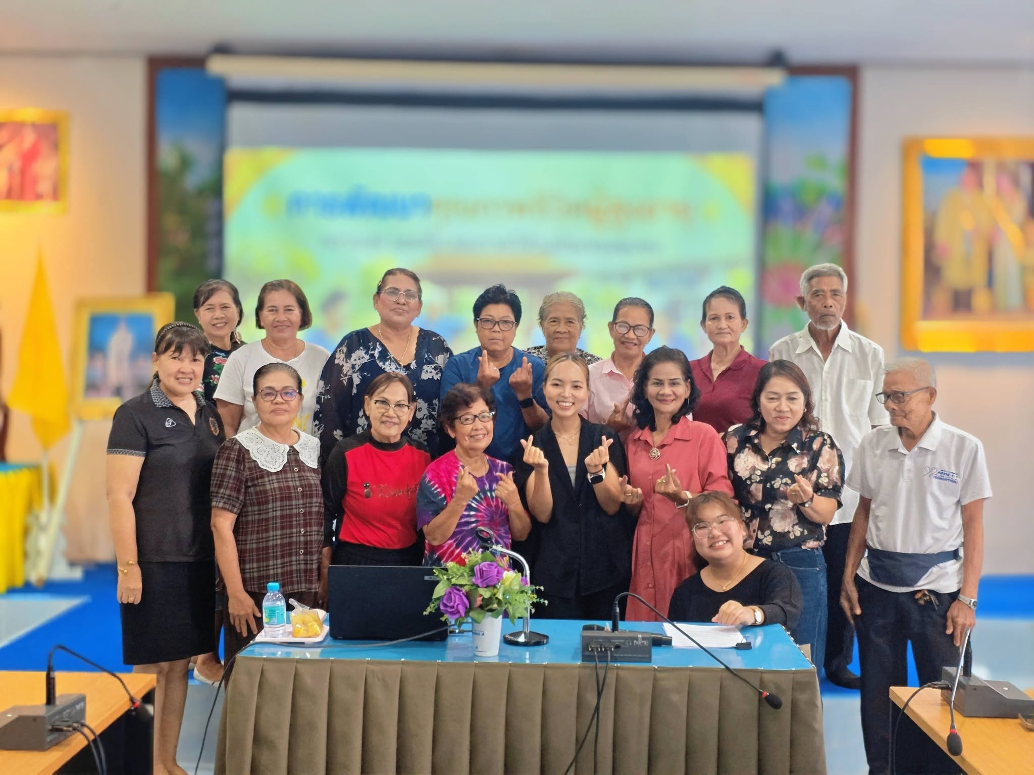 องค์การบริหารส่วนตำบลตากแดด จัดโครงการโรงเรียนผู้สูงอายุตำบลตากแดด ประจำปี 2569 เพื่อส่งเสริมการพัฒนาคุณภาพชีวิตและการจัดการเรียนรู้ตลอดชีวิตของผู้สูงอายุ เสริมสร้างสุขภาพที่ดีทั้งด้านร่างกายและจิตใจ รวมทั้งเพื่อส่งเสริมให้ผู้สูงอายุสร้างสรรค์ประโยชน์แก่ชุมชนและสังคมโดยหัวข้อในวันนี้ คือ การพัฒนาคุณภาพชีวิตผู้สูงอายุ จิตอาสาเพื่อชีวิตเเละสังคม เเละ ฝึกปฏิบัติกิจกรรมเข้าจังหวะ