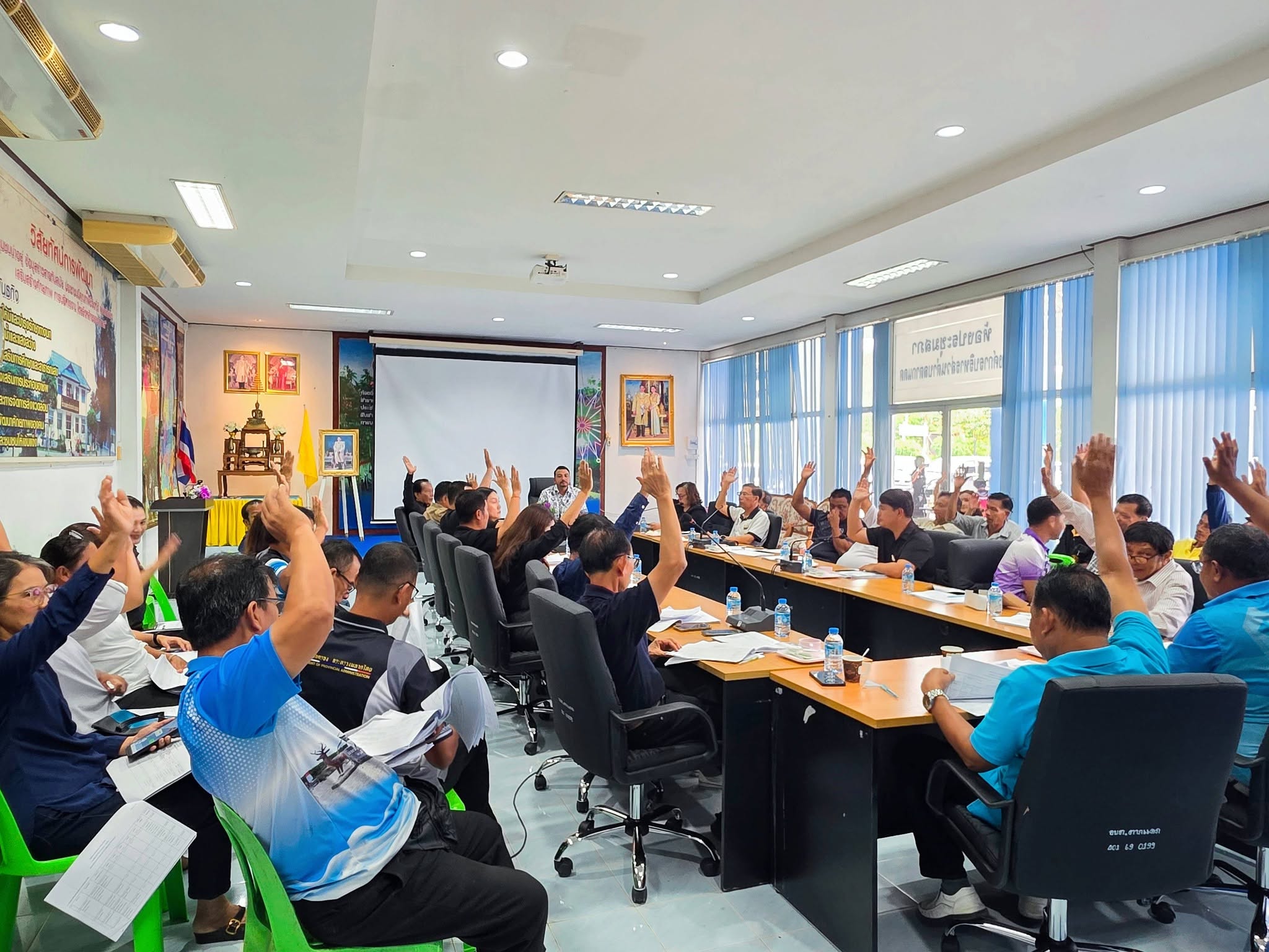 นายไตรรงค์ ชั่งสัจจา นายกองค์การบริหารส่วนตำบลตากแดด เป็นประธานการประชุมคณะกรรมการพัฒนาองค์การบริหารส่วนตำบลตากแดดร่วมกับประชาคมระดับตำบล เพื่อพิจารณาร่างแผนพัฒนาท้องถิ่น (พ.ศ. 2566-2570) เพิ่มเติม ครั้งที่ 3/2569 และพิจารณาร่างแผนพัฒนาท้องถิ่น (พ.ศ. 2571-2575) พร้อมด้วย นายวิจิตร ศิริสังข์ รองนายกองค์การบริหารส่วนตำบลตากแดด นายสนั่น มนต์ทิพย์ เลขานุการนายกองค์การบริหารส่วนตำบลตากแดด นายชยพล พลสิงห์ ปลัดองค์การบริหารส่วนตำบลตากแดด สมาชิกสภาองค์การบริหารส่วนตำบลตากแดด ผู้นำชุมชน อาสาสมัครสาธารณสุขประจำหมู่บ้าน (อสม.) และผู้เกี่ยวข้อง เข้าร่วมการประชุมโดยพร้อมเพรียง