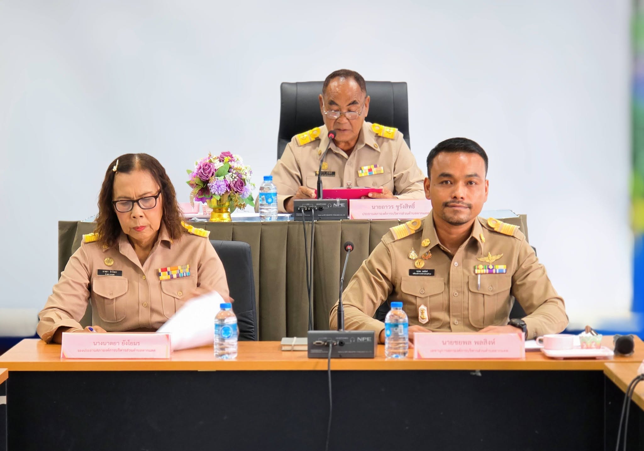 องค์การบริหารส่วนตำบลตากแดด ได้จัดการประชุมสภาองค์การบริหารส่วนตำบลตากแดด สมัยวิสามัญ สมัยที่ 2 ครั้งที่ 1 ประจำปี 2569 ณ ห้องประชุมองค์การบริหารส่วนตำบลตากแดด อำเภอเมือง จังหวัดชุมพร
            นายถาวร ชูรังสิทธิ์ ประธานสภาองค์การบริหารส่วนตำบลตากแดด เปิดการประชุมสภาสมัยวิสามัญ สมัย ที่ 2 ครั้งที่ 1 ประจำปี 2569 โดยนายไตรรงค์ ชั่งสัจจา นายกองค์การบริหารส่วนตำบลตากแดด พร้อมคณะผู้บริหารได้เสนอญัตติ เพื่อให้สภาฯพิจารณาให้ความเห็นชอบร่างเเผนพัฒนาท้องถิ่น (พ.ศ. 2566 - 2570) เพิ่มเติม ครั้งที่ 3/2569 และพิจารณาญัตติเห็นชอบร่างเเผนพัฒนาท้องถิ่น (พ.ศ. 2571 - 2575)  เพื่อเร่งแก้ไขปัญหาความเดือดร้อนของประชาชนตำบลตากแดด